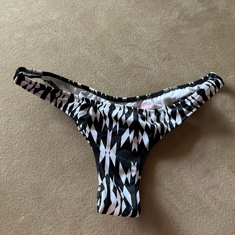 3 bikini bottoms (different brands) - Picture 3 of 8